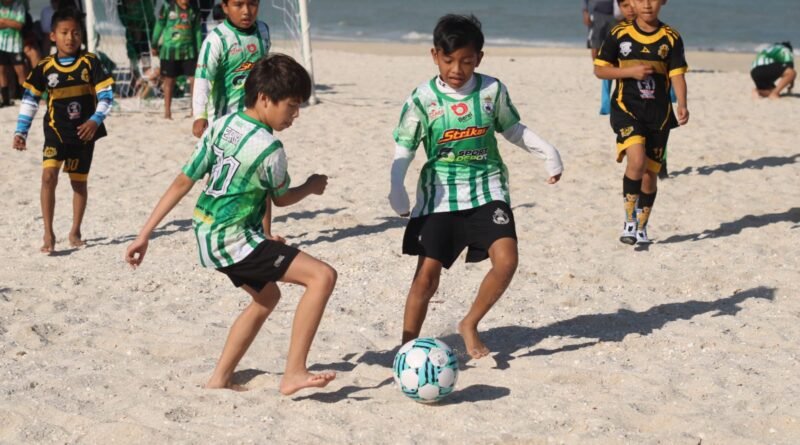 REALIZAN TORNEO DE FUTBOL PLAYERO EN SISAL